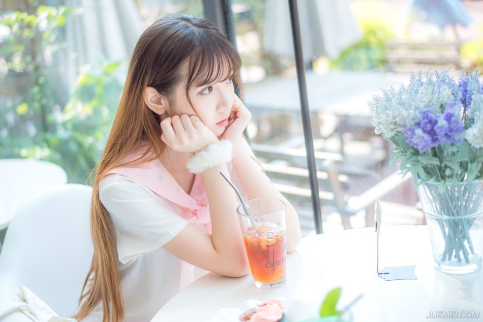 你是我今生渡不过的劫，多看一眼就心软，拥抱一下就沦陷。